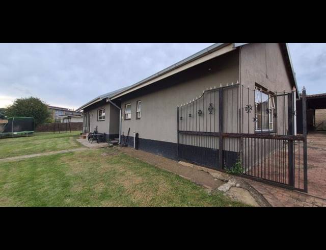 3 BEDROOM HOUSE FOR SALE IN BIRCHLEIGH